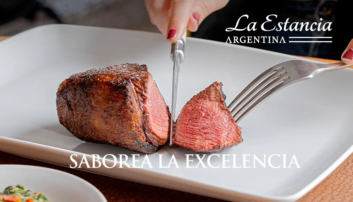 Carnes selectas en restaurante, saborea la excelencia